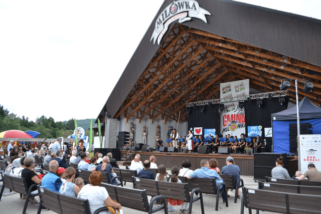 AMFITEATR NAD SOŁĄ W MILÓWCE